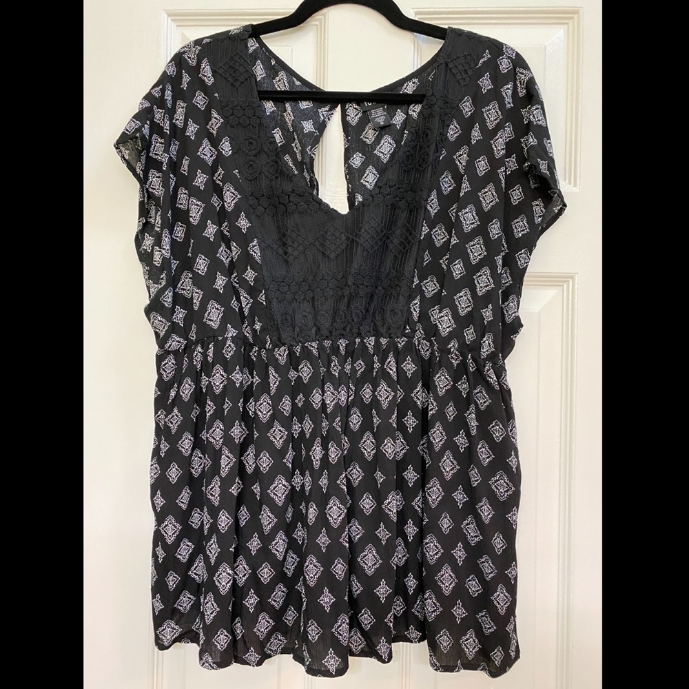 EUC Torrid Empire Waist Top 0